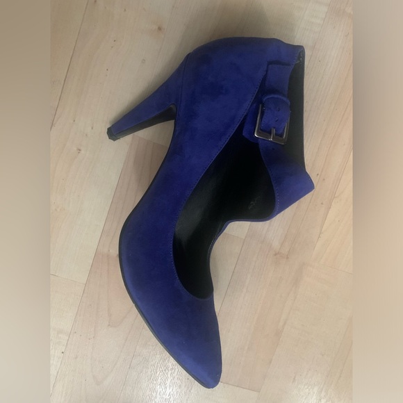 Nine West Blue Suede Heels. - Picture 5 of 9